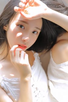 女巨人踩踏